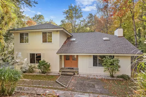 106 Akbar Rd, Stamford, CT 06902