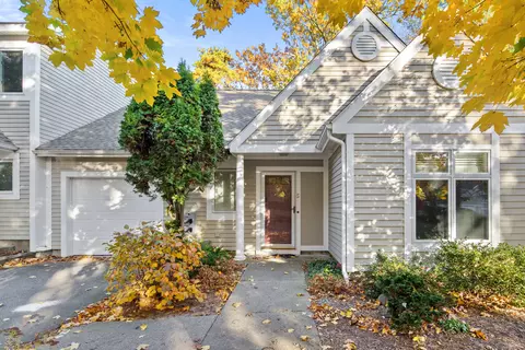5 Greenwich Ln #5, Avon, CT 06001