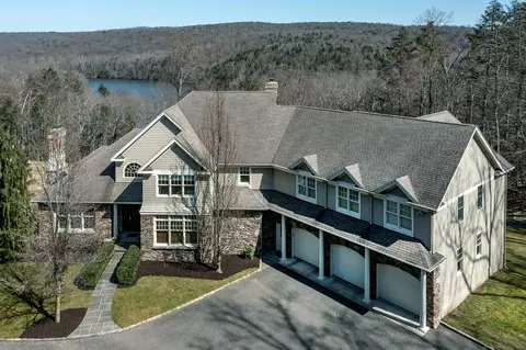 9 Nicoles Ct, Brookfield, CT 06804