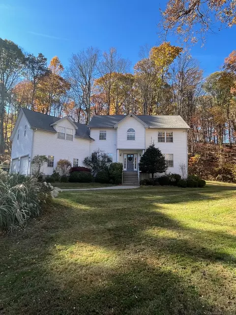 15 Old Green Rd # A, Newtown, CT 06482