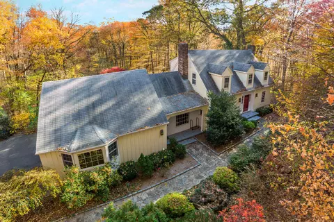13 Abbotts Hill Rd, Newtown, CT 06470