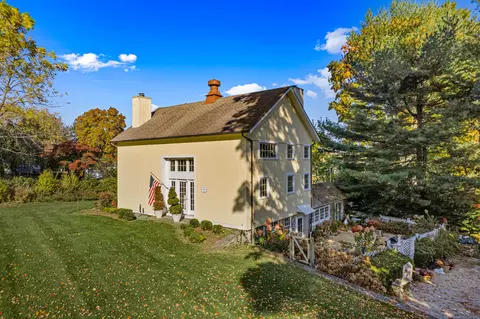 1 Bushnell St, Essex, CT 06426
