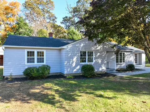 30 Riverview Ave, Deep River, CT 06417