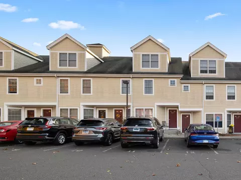 793 Federal Rd #11, Brookfield, CT 06804