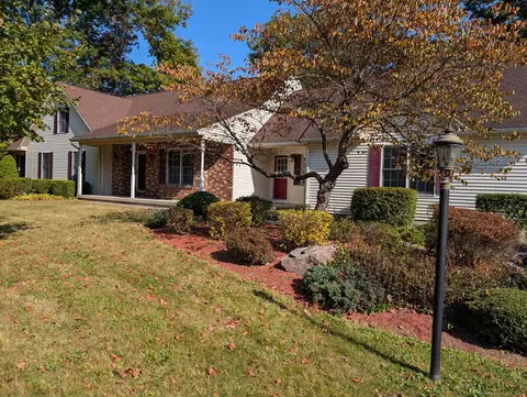 21 Post Falls Ln, Hamden, CT 06518