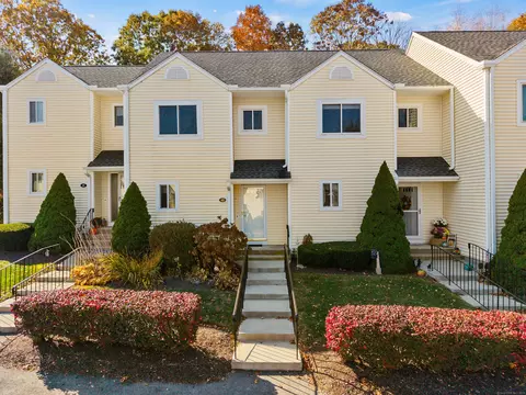 45 Stoneheights Dr #45, Waterford, CT 06385
