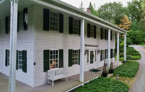 52 Putnam Rd, Pomfret, CT 06259