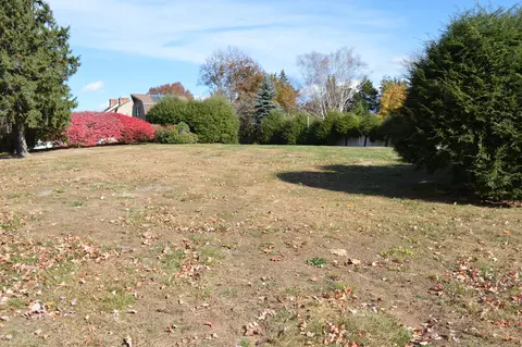 Old Common Road, Wethersfield, CT 06109