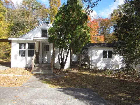29 Laporte Rd, Thompson, CT 06255