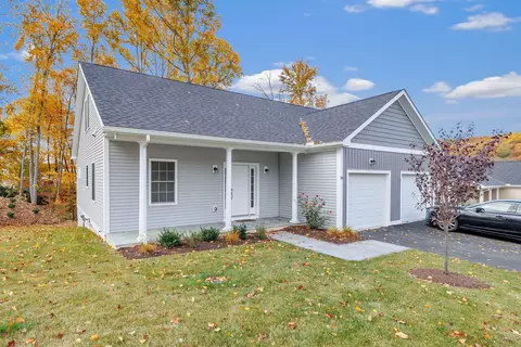 34 Sallys Way #34, Shelton, CT 06484