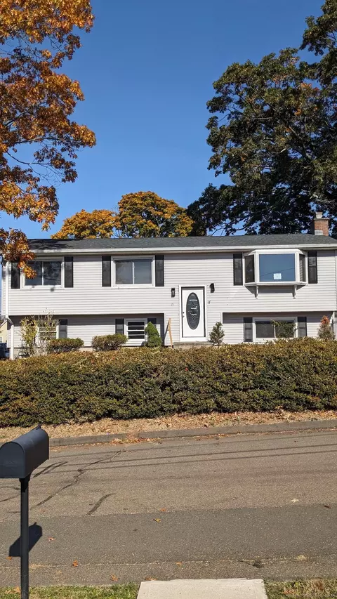 21 Clarendon St, Branford, CT 06405