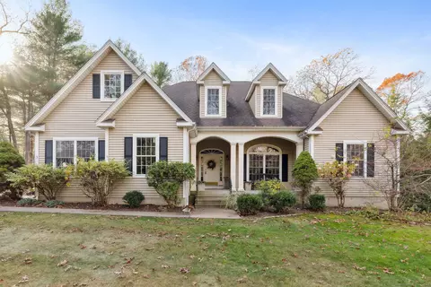 3 Highland Oak Dr, Ellington, CT 06029