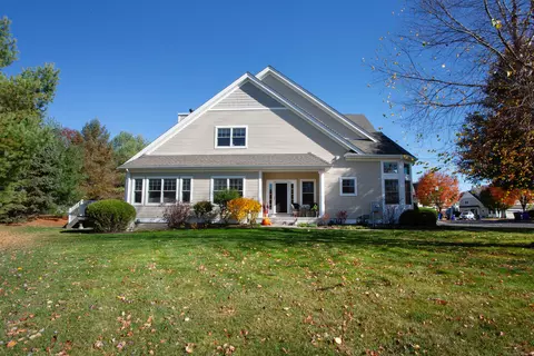 27 Carnoustie Cir #27, Bloomfield, CT 06002