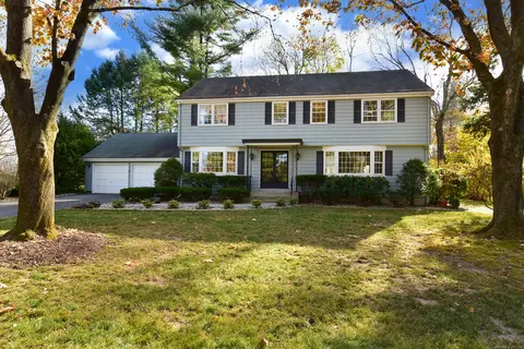 7 Manor Ln, West Hartford, CT 06107