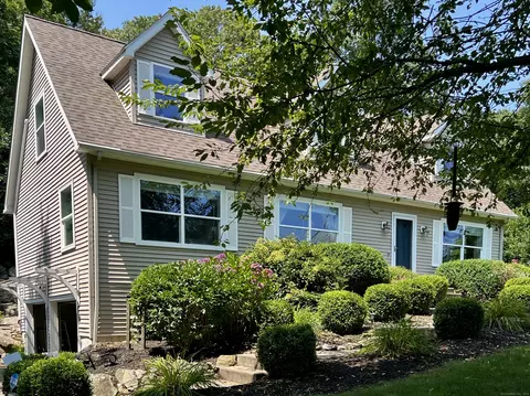 24 Castle Hill Rd, Stonington, CT 06379