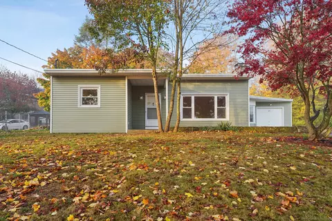 21 Peck Rd, Middletown, CT 06457