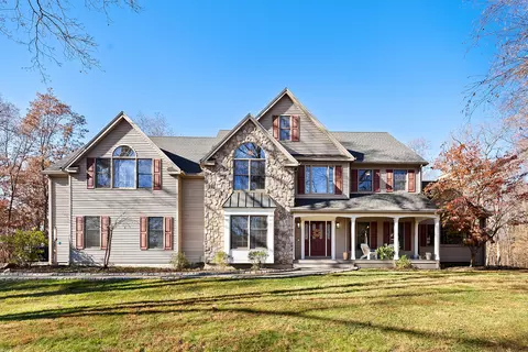18 Eastern Ln, New Milford, CT 06776