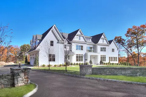 49 Tobys Ln, New Canaan, CT 06840