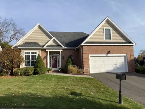2 Stonegate Cir, Cheshire, CT 06410