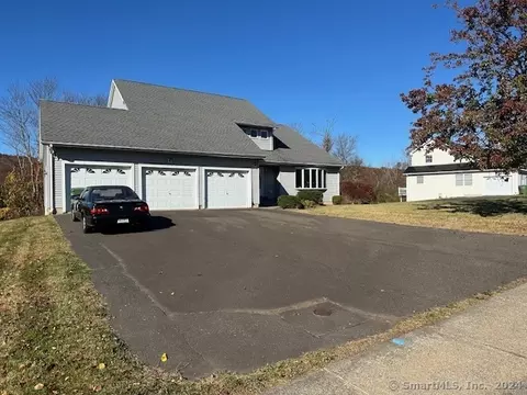 19 Shadow Ct, Middletown, CT 06457