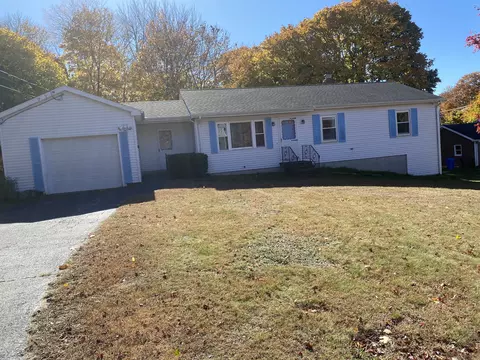 68 Tift St, Griswold, CT 06351