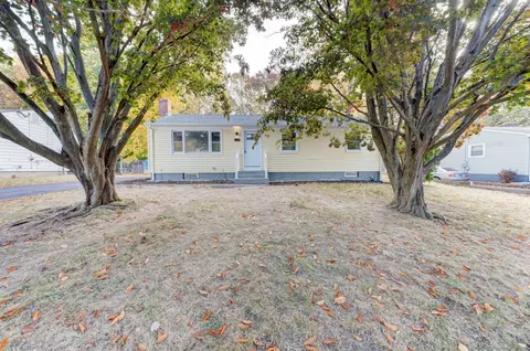 12 Banfield Ln, Bloomfield, CT 06002