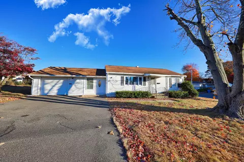 8 Barsalou Ave, Waterbury, CT 06705