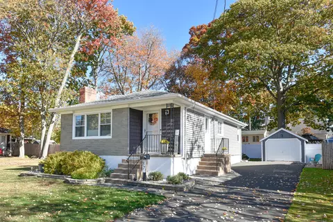 87 Templeton St, West Haven, CT 06516