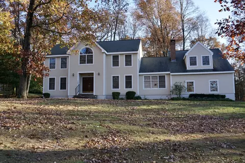109 Appletree Ln, Portland, CT 06480