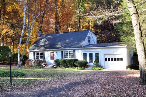 20 Lostbrook Rd, Simsbury, CT 06092