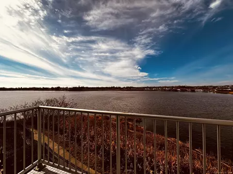 150 Harbour Close Close #305, New Haven, CT 06519