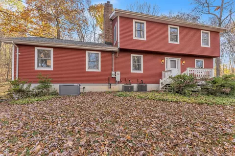 3 Tollgate Rd, Bethany, CT 06524