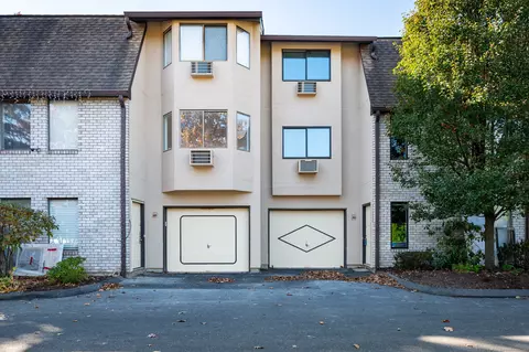 15 Radio Pl #15, Stamford, CT 06906