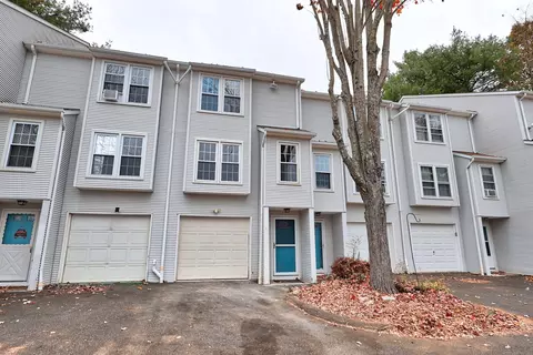 24 Deerwood Ln #4, Waterbury, CT 06704