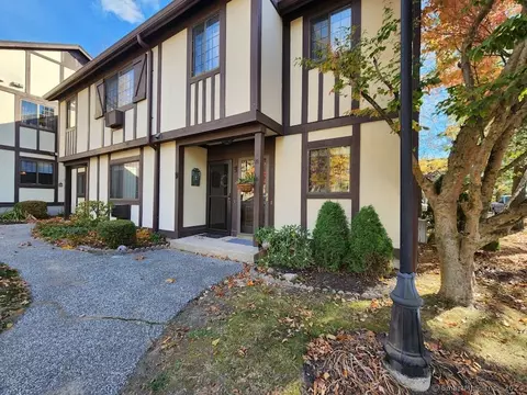 1 Andover Ct, Brookfield, CT 06804