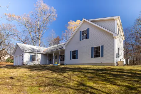 2 Oak Knoll Rd, East Hampton, CT 06424