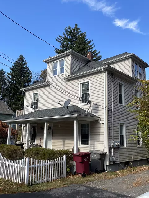 73 Sheffield Ln, Naugatuck, CT 06770