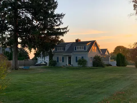 18 Pawson Rd, Branford, CT 06405