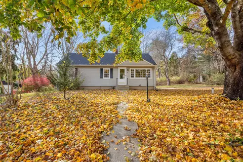 27 Spring Valley Rd, Mystic, CT 06355