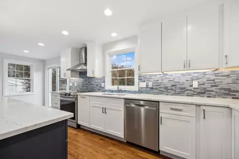 20 Brentwood Dr, Cheshire, CT 06410