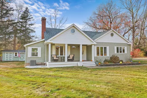 44 Rimmon Rd, North Haven, CT 06473
