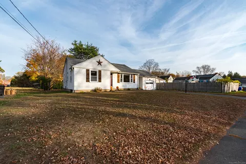 7 Ridgefield Rd, Enfield, CT 06082