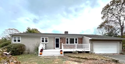 28 Shore Rd, Waterford, CT 06385