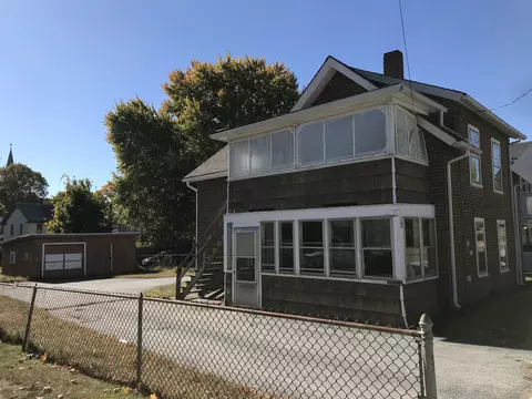 52 Smith St, Putnam, CT 06260
