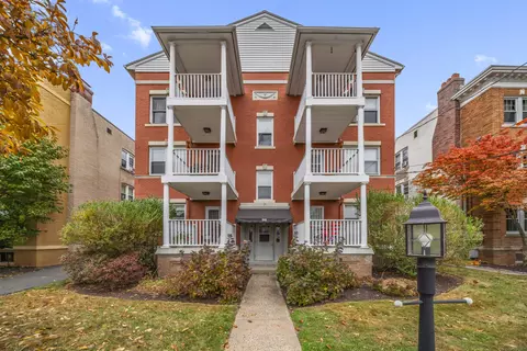 26 Robin Rd #2, West Hartford, CT 06119