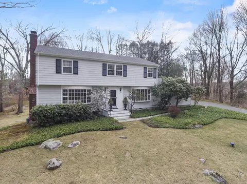 136 Wildwood Rd, Stamford, CT 06903