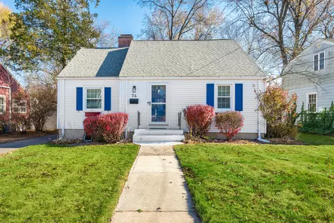 74 Quaker Ln N, West Hartford, CT 06119