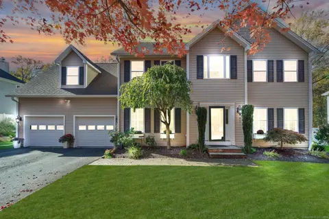 5 Spicebush Ln, Shelton, CT 06484