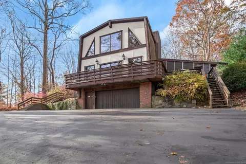 237 Strobel Rd, Trumbull, CT 06611
