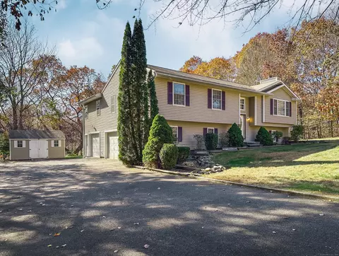 1 Mideana Ct, Wolcott, CT 06716